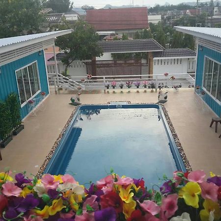 Farsai Homestay Lop Buri Exteriör bild