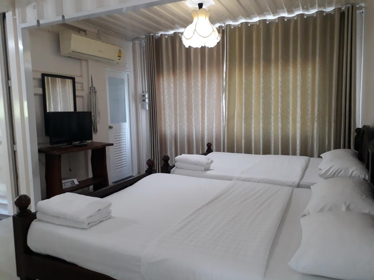 Farsai Homestay Lop Buri Exteriör bild