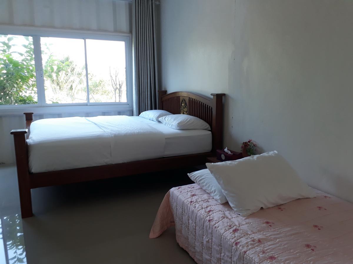 Farsai Homestay Lop Buri Exteriör bild