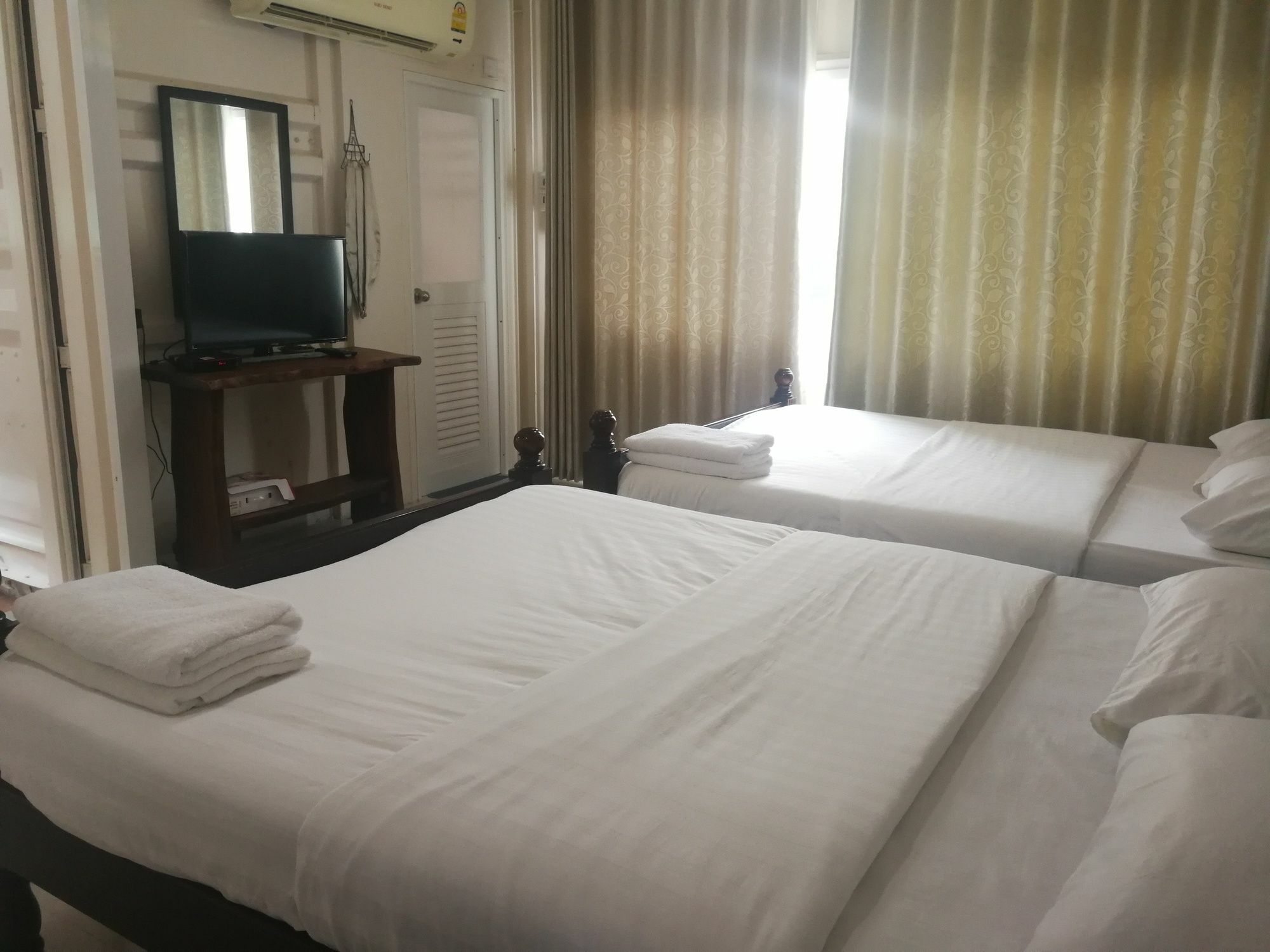 Farsai Homestay Lop Buri Exteriör bild