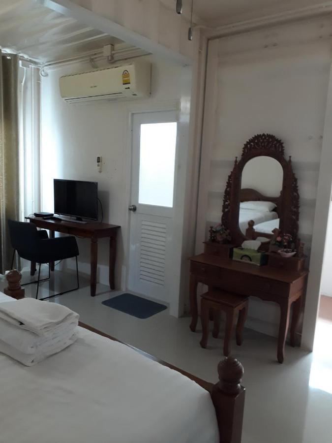 Farsai Homestay Lop Buri Exteriör bild