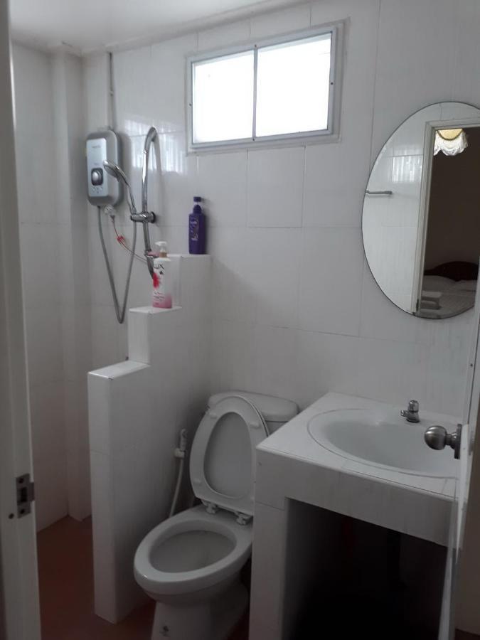 Farsai Homestay Lop Buri Exteriör bild